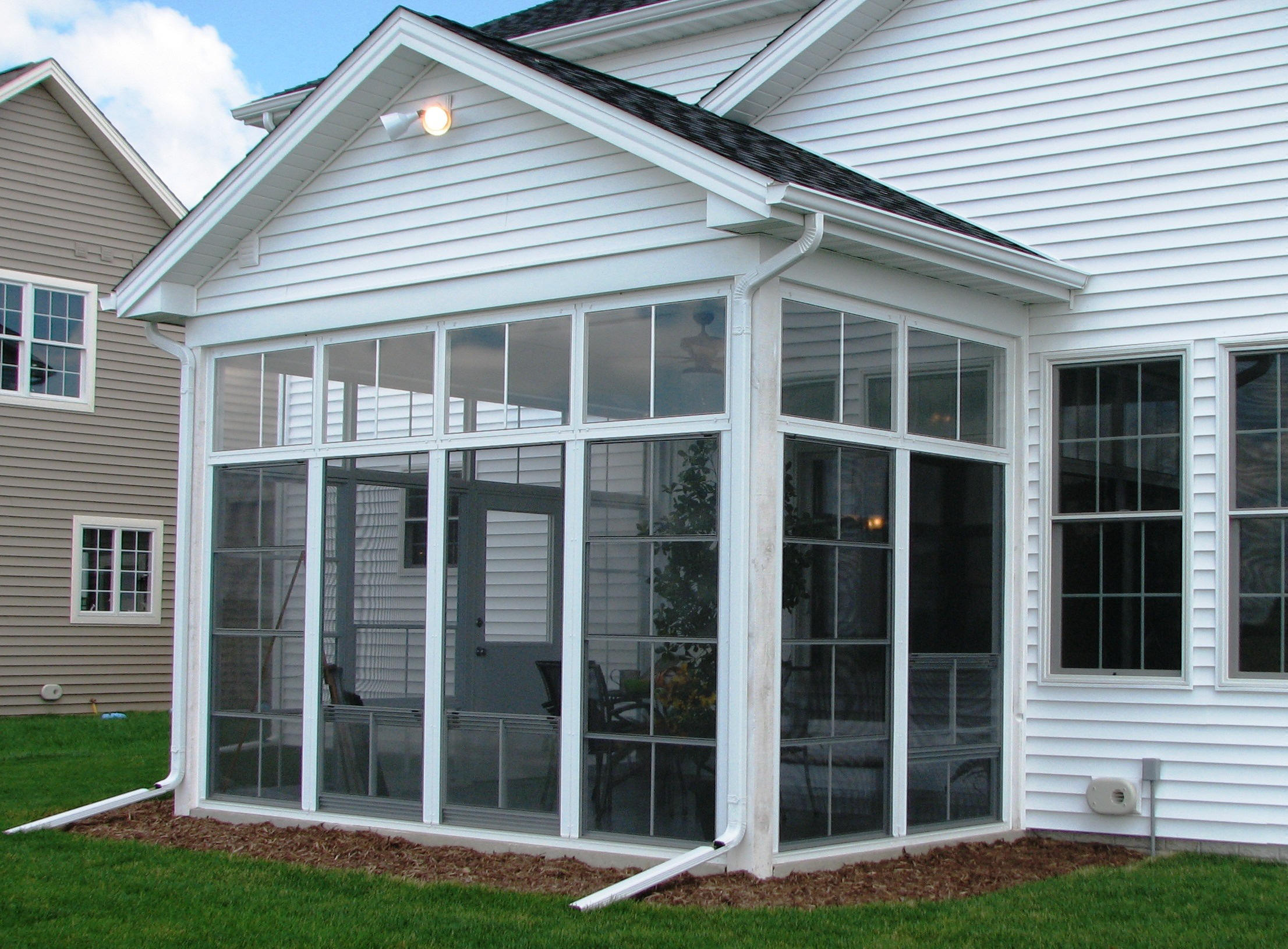 4 Track Stackable Vinyl Windows with fixed transoms